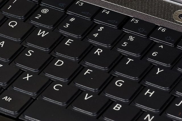 Hora de limpiar el teclado de tu ordenador de una vez