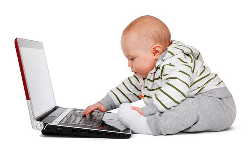 Consejos para iniciar a tus hijos en el uso del ordenador: moderación y cierto control