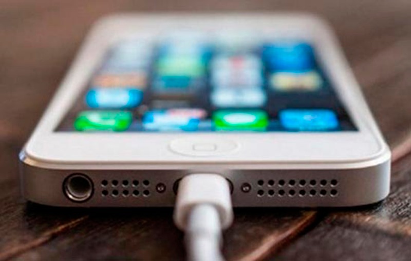 Descubre cómo cargar el iPhone el doble de rápido