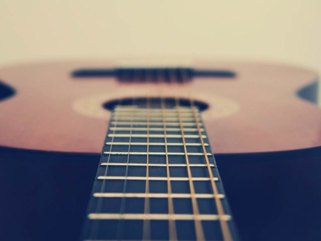 Cómo aprender a tocar la guitarra online y convertirse en Paco de Lucía