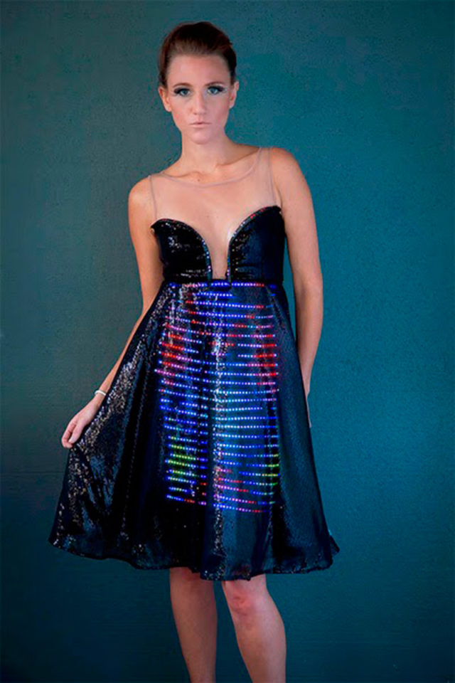 Apúntate a la última moda con el vestido que cambia de color en función del wifi