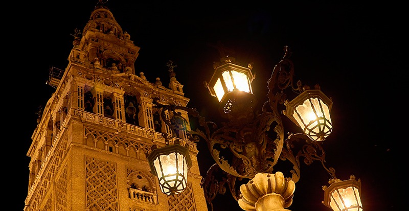Disfruta del sabor de Andalucía yéndote de tapas en Sevilla