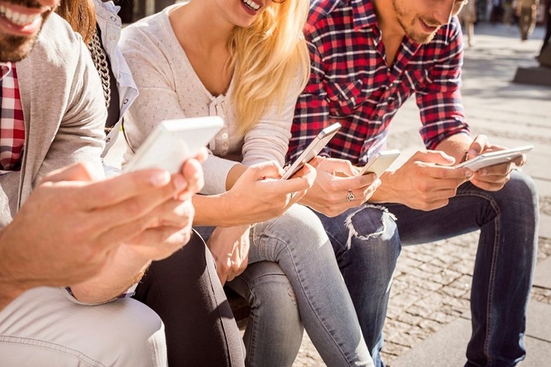 ¿Cómo usan los jóvenes el móvil y las redes sociales?
