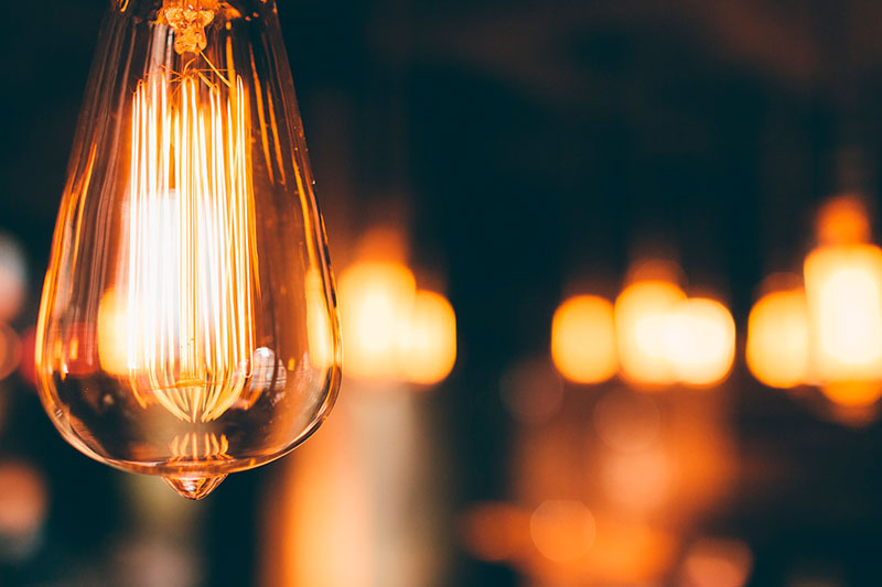 ¿Conoces las compañías con las que ahorrar en tu factura de la luz?