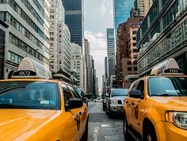 Moverte en la ciudad: apps para utilizar taxis