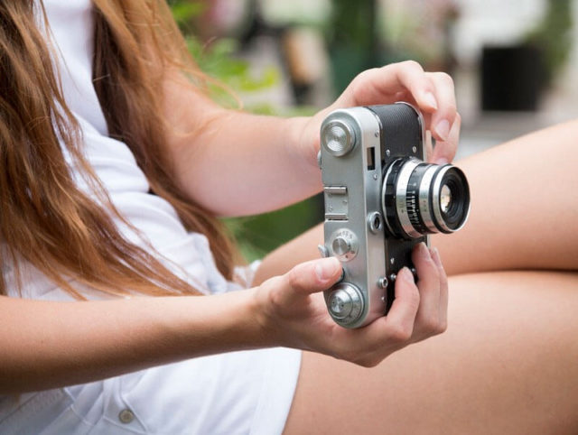 ¿Por qué es necesario contratar un seguro para tu cámara fotográfica este verano?